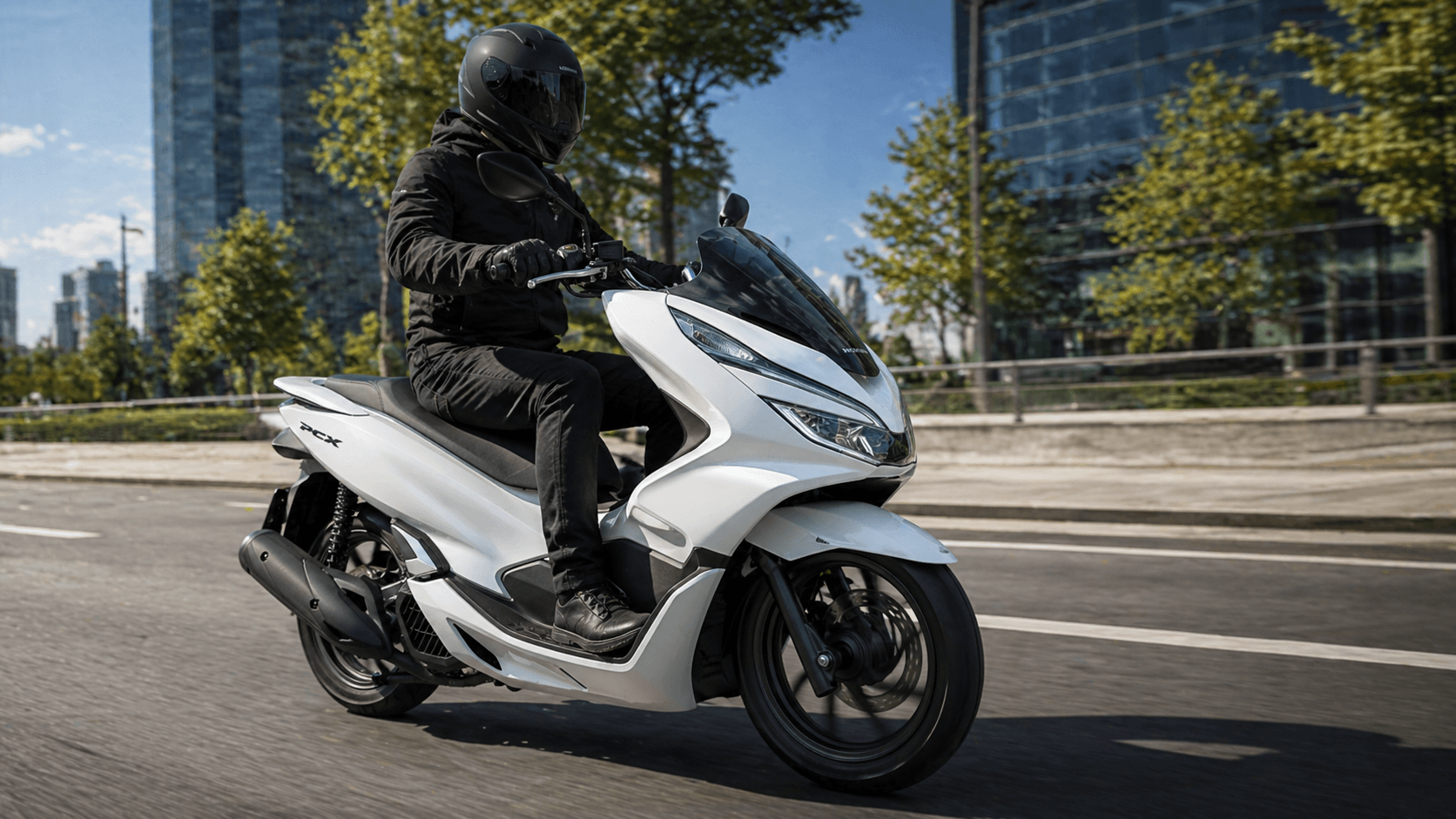 Honda PCX 125 : autonomie, confort et budget
