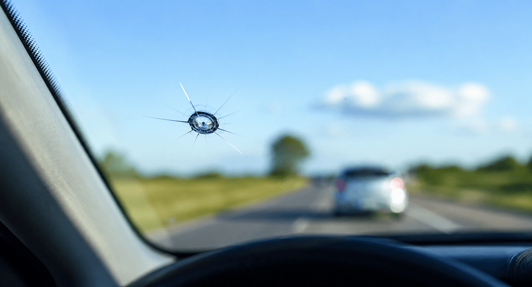 Impact pare-brise : réparation, prix et assurance