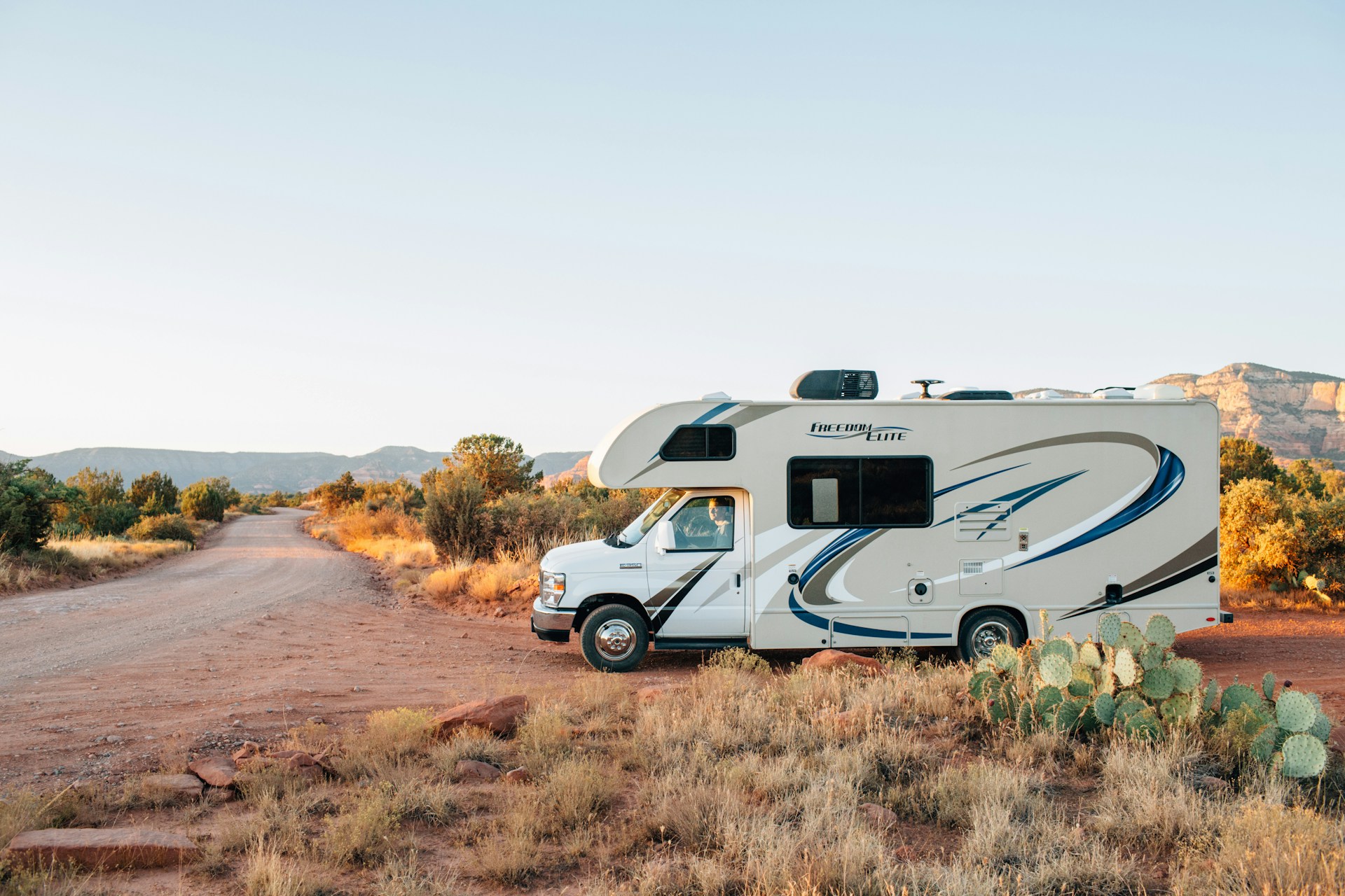 Quelles options d’assurance prendre pour les longs voyages en camping car ?